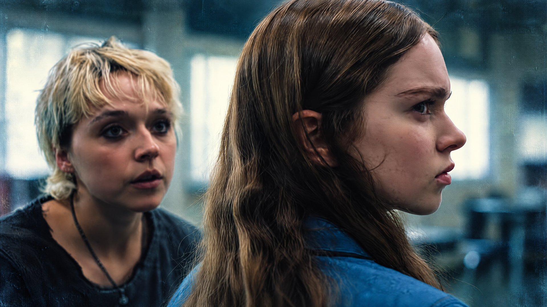 Portrait of two women in a tense exchange from Carrie (Prime Video), 4K Ultra HD PC desktop wallpaper.