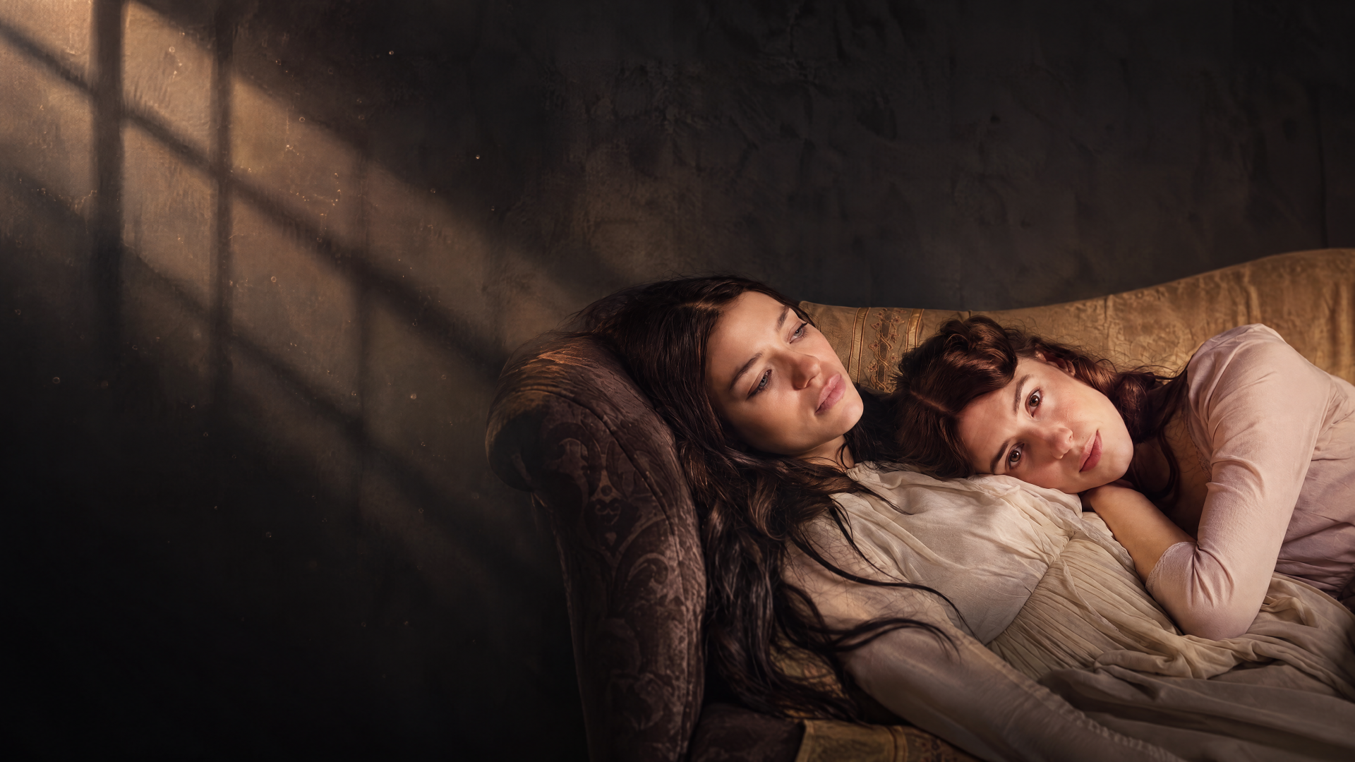Daisy Edgar-Jones and a woman reclining together on a sofa in Sense and Sensibility, 4K Ultra HD desktop wallpaper.