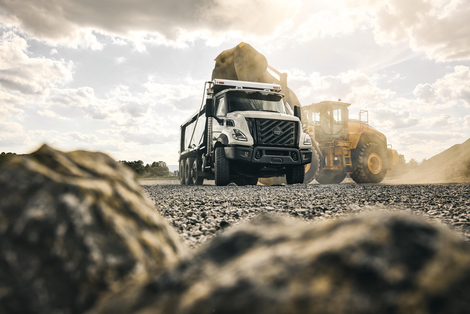 Volvo VNX at the Quarry — 8K Ultra HD Truck Wallpaper | 8192x5464 ...