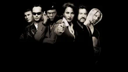 Jackie Brown 4K Ultra HD PC desktop wallpaper showing six noir-styled film characters lined across a black background, with a central woman pointing a handgun directly at the viewer.