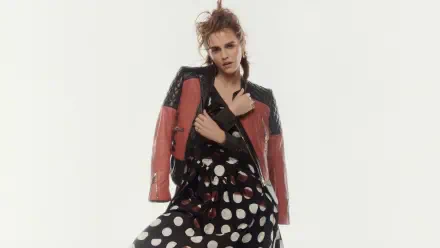5K Ultra HD PC desktop wallpaper of an actress/celebrity: poised woman in a red leather jacket over a polka-dot skirt, arms crossed against a pale background.