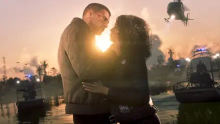 Grand Theft Auto VI 4K Ultra HD PC wallpaper: Jason and Lucia embrace on a sunset waterfront while helicopters and police boats approach.