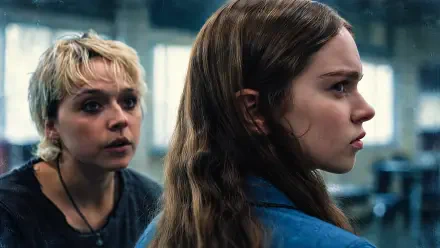 Portrait of two women in a tense exchange from Carrie (Prime Video), 4K Ultra HD PC desktop wallpaper.
