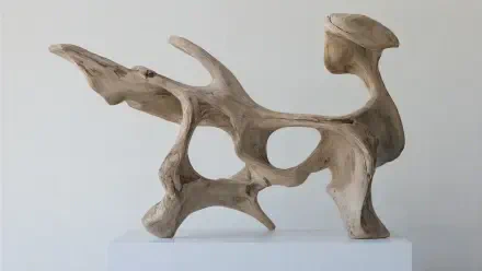 Abstract driftwood wood sculpture on a white display base, featured in a 4K Ultra HD PC desktop wallpaper and background.