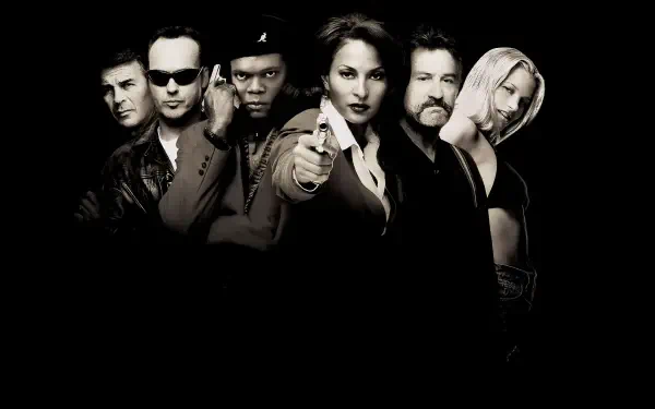 Jackie Brown 4K Ultra HD PC desktop wallpaper showing six noir-styled film characters lined across a black background, with a central woman pointing a handgun directly at the viewer.