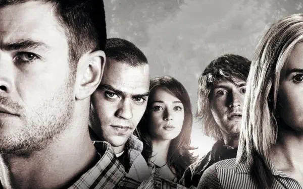 HD PC desktop wallpaper for The Cabin in the Woods: close, tense group portrait of five young adults against a cloudy backdrop, desaturated cinematic tones.