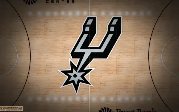 4K Ultra HD PC desktop wallpaper of the San Antonio Spurs logo centered on a hardwood NBA basketball court.