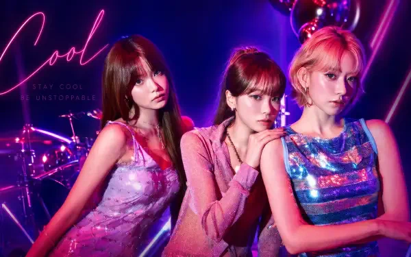 4K neon desktop wallpaper: three female models posed under purple-pink lights, Made My Night neon script with glossy stage drums, stylish K-pop–inspired aesthetic.