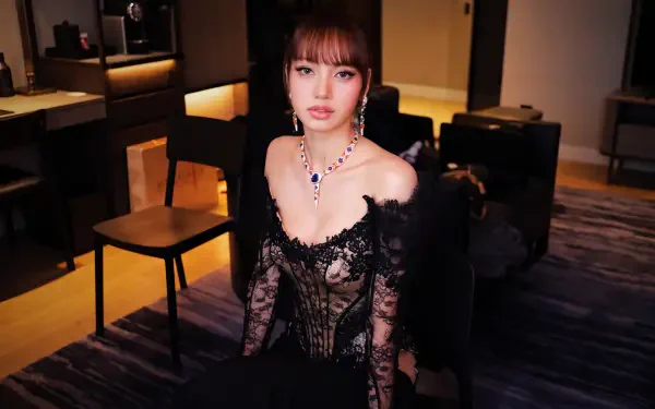  BLACKPINK - Lisa (Lalisa) in stunning black corset dress instagram update 5k wallpaper