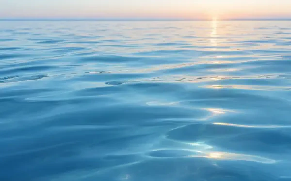 4K Ultra HD PC desktop wallpaper/background of calm ocean water with gentle ripples and sunlit reflections stretching to the horizon