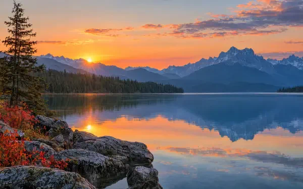 Peaceful mountain lake at sunset reflected in still water, a 4K Ultra HD PC desktop wallpaper and landscape background.
