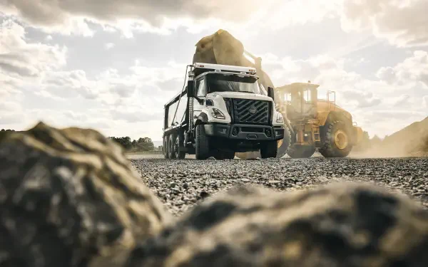 Volvo VNX Dust Storm — 8K Ultra HD Truck Wallpaper | 8048x5368 ...