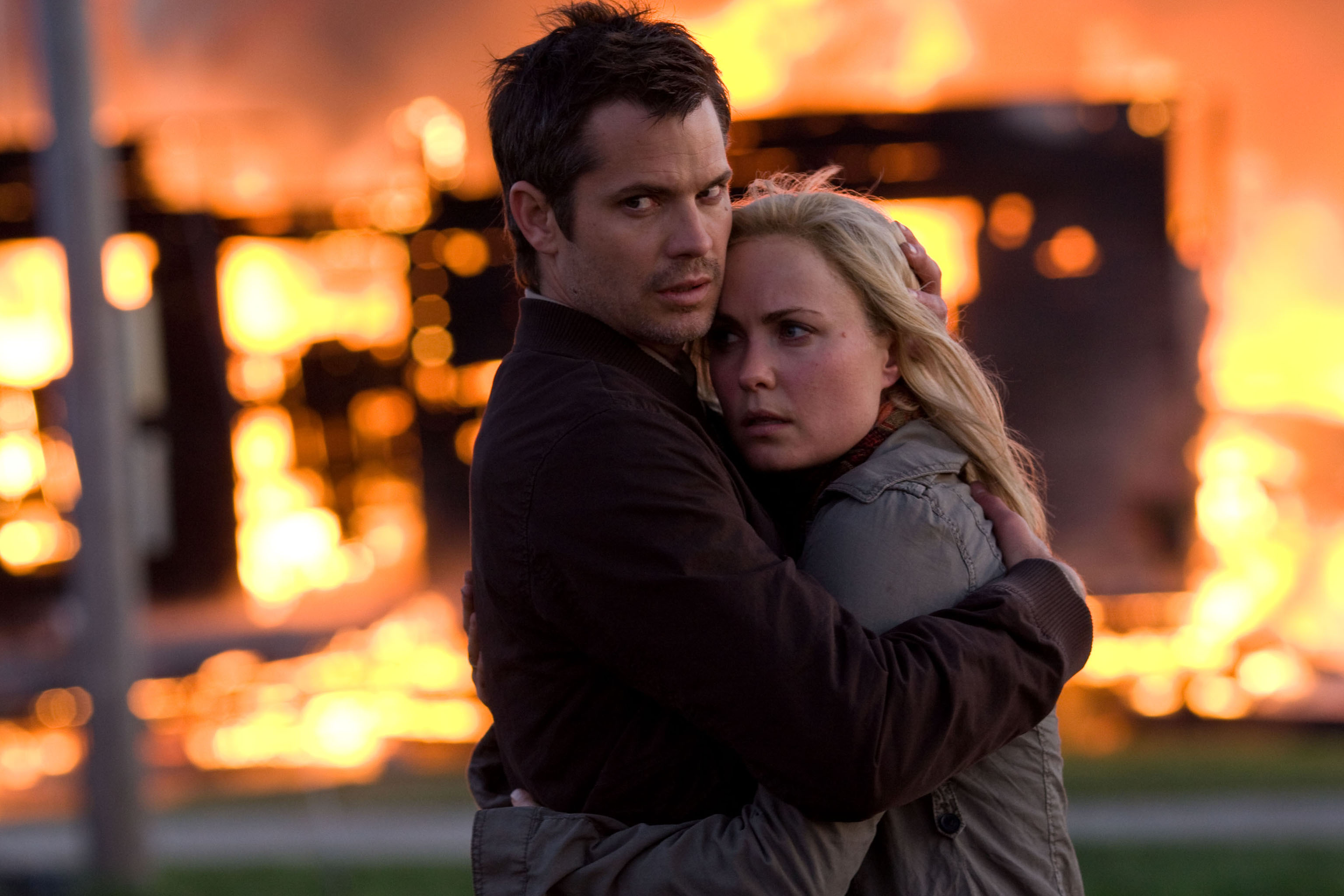 A scene depicting Radha Mitchell and Timothy Olyphant in the movie The Crazies.