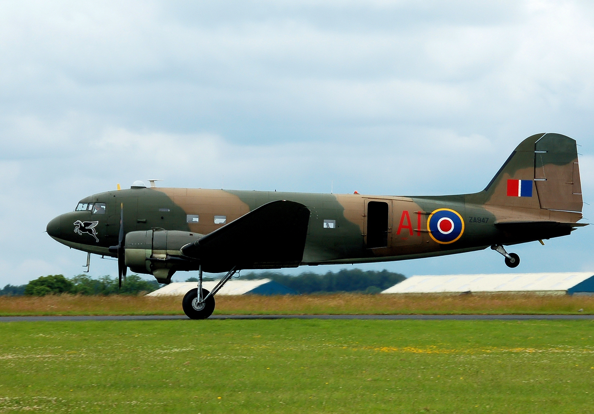 47 c 28. Avro Vulcan xh558. Дуглас Дакота самолет. Дуглас DC-3. Douglas DC-3 Dakota.