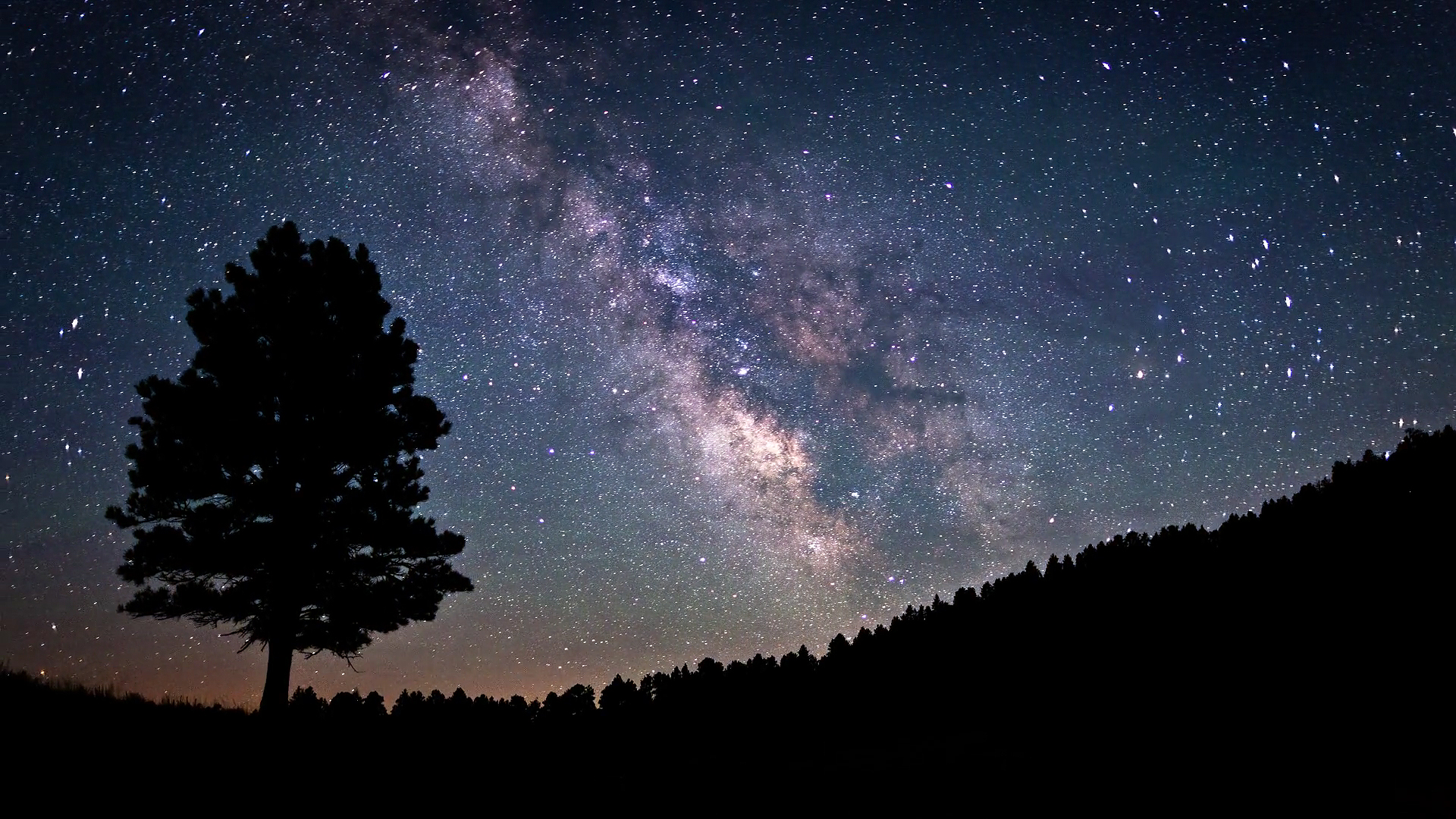 The stunning Milky Way illuminates a sci-fi inspired desktop wallpaper.