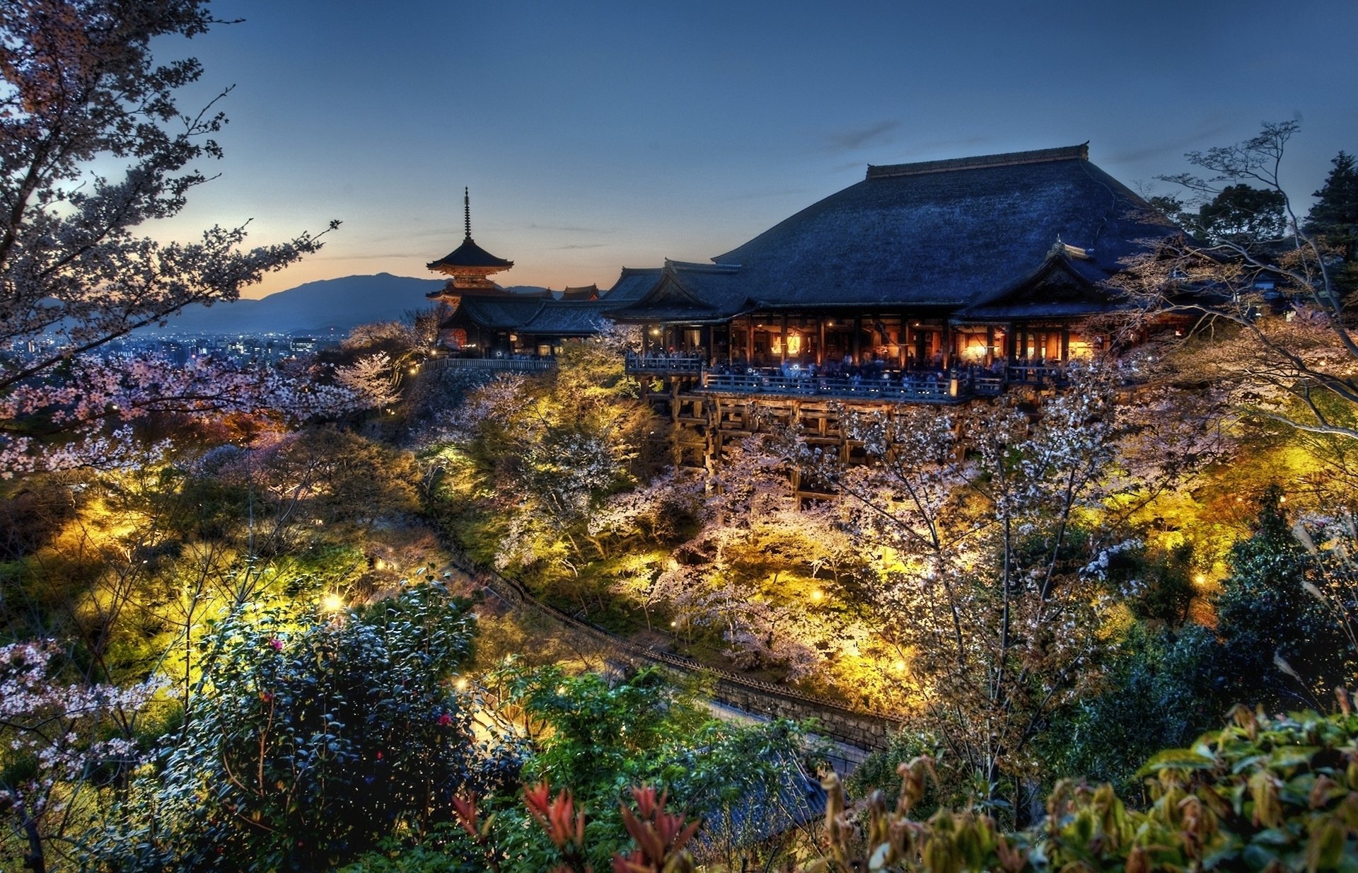Spring Elegance: Kiyomizu-dera Sakura HD Wallpaper