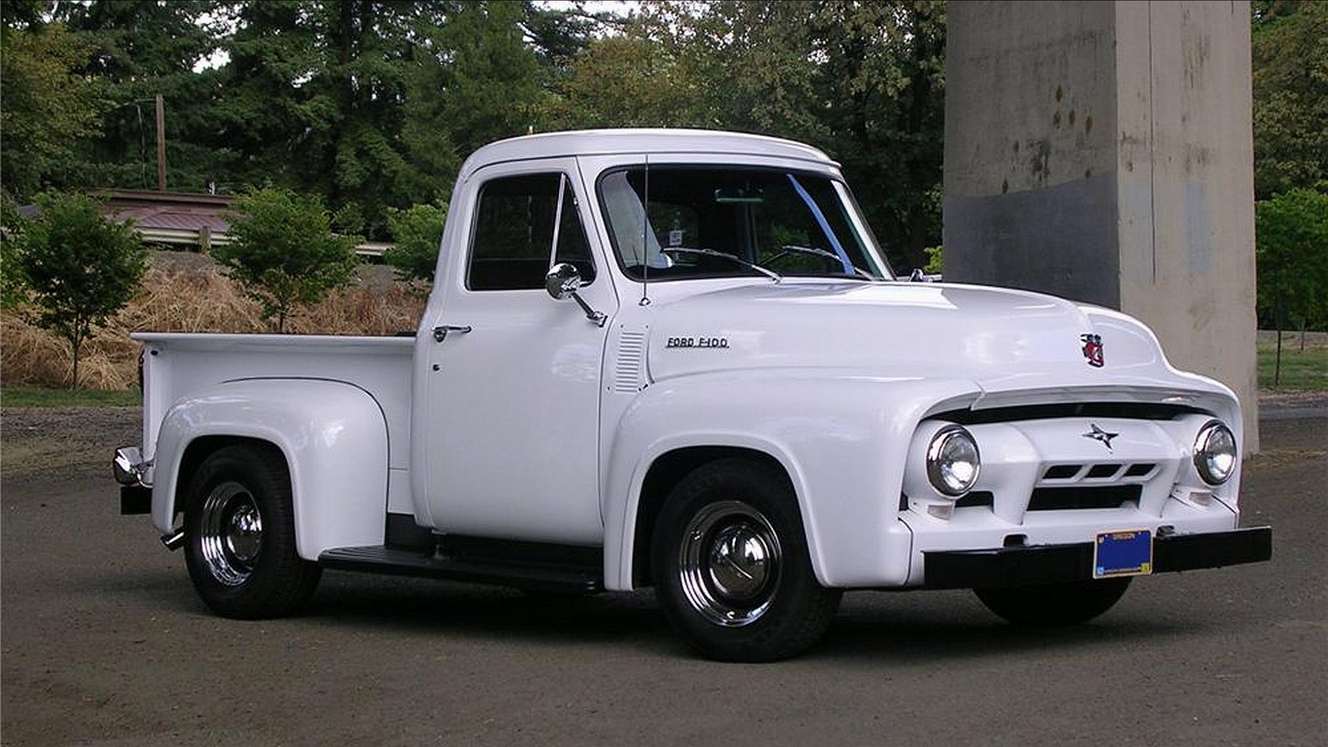 4K Ultra HD PC desktop wallpaper/background of a classic white Ford pickup truck parked by trees, showcasing vintage lines and chrome detailing.