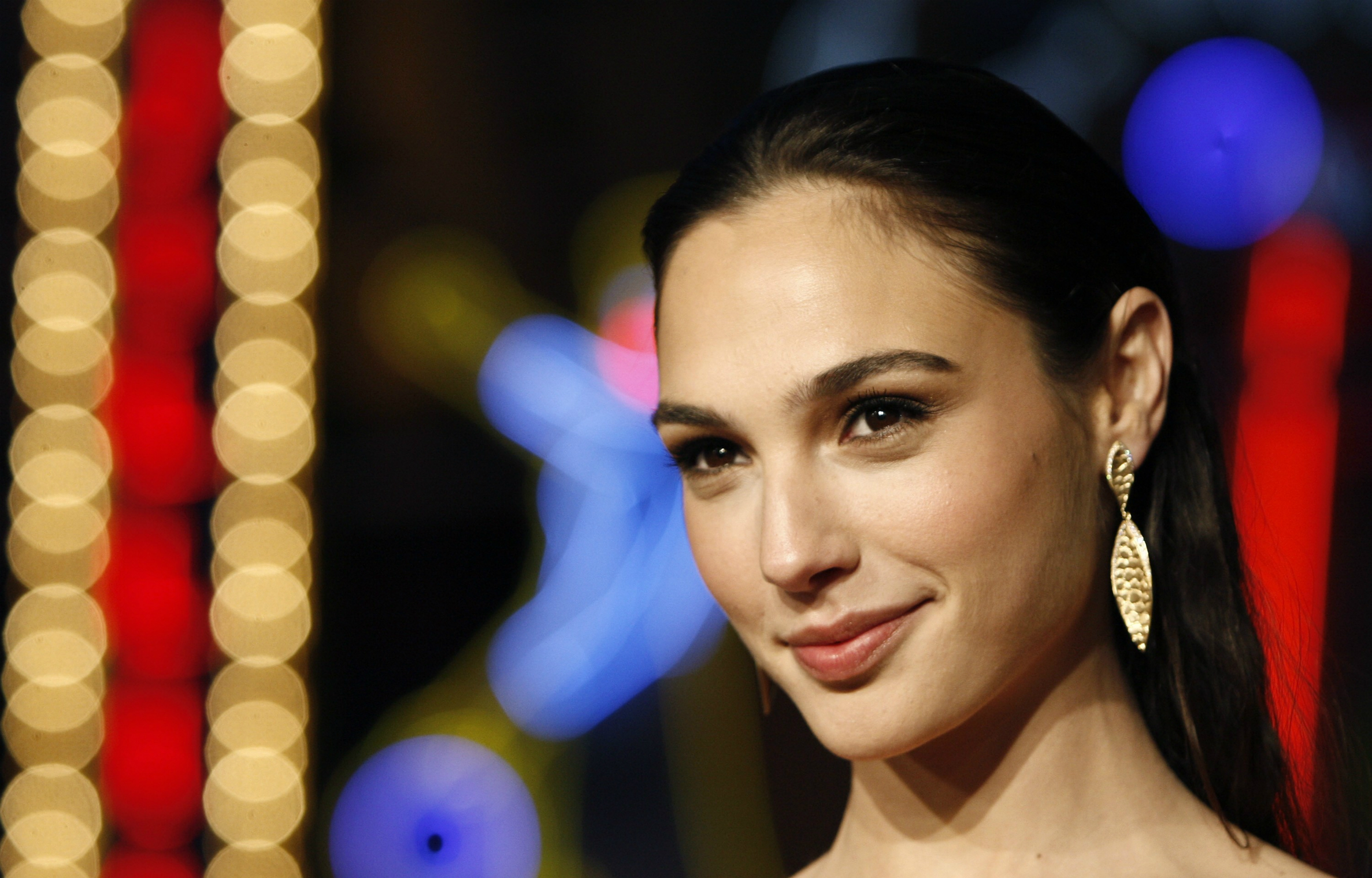 Gal Gadot, stunning in her celebrity glamour, poses for this delightful desktop wallpaper.