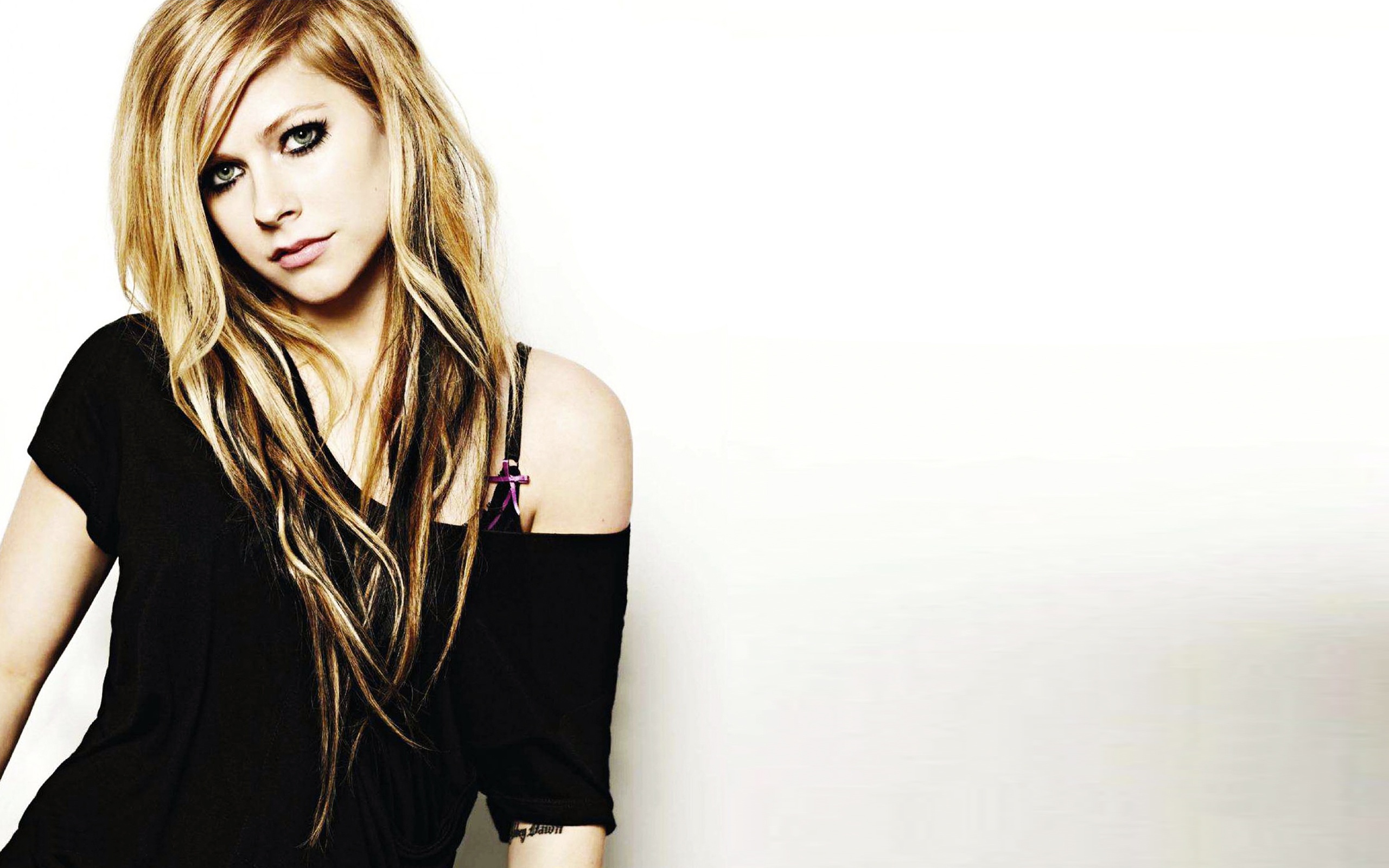 Avril Lavigne Hd Wallpaper Background Image 2560x1600 Id161288 