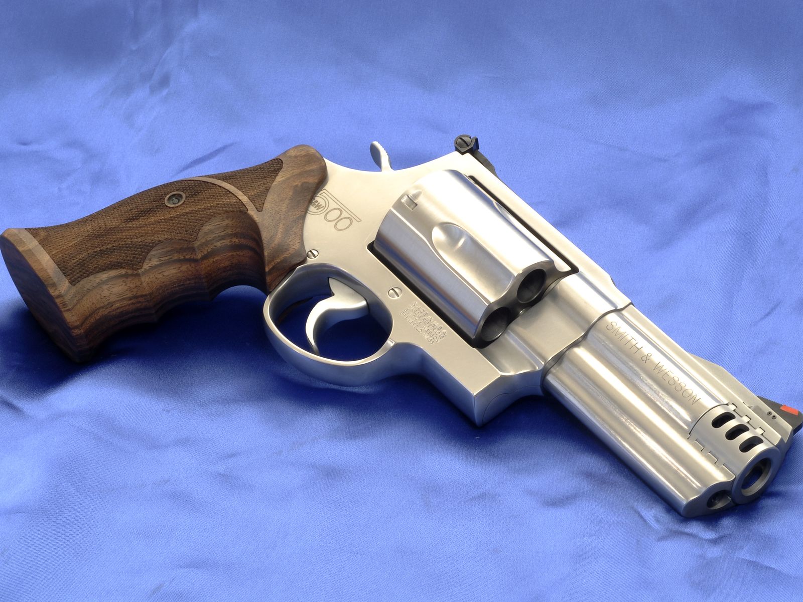 Download Man Made Smith & Wesson Revolver Wallpaper