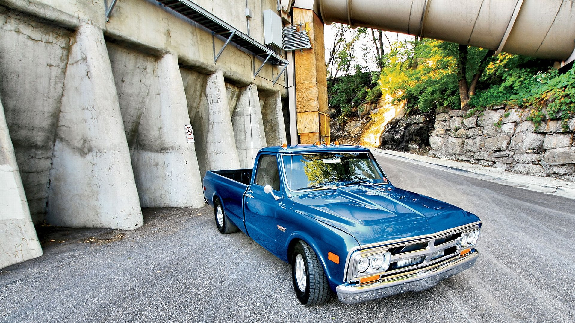 Download Vehicle GMC HD Wallpaper