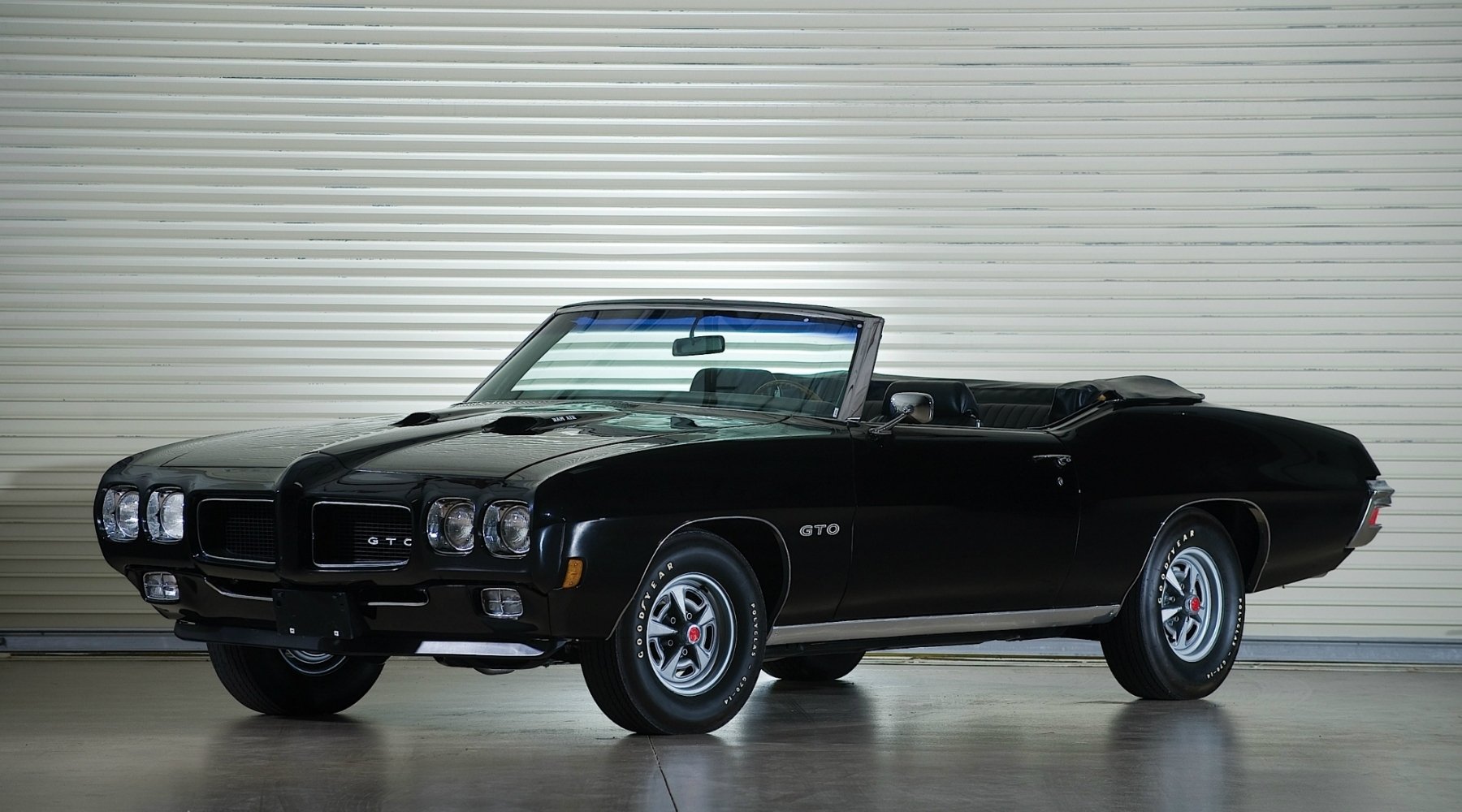 Download Vehicle Pontiac Wallpaper