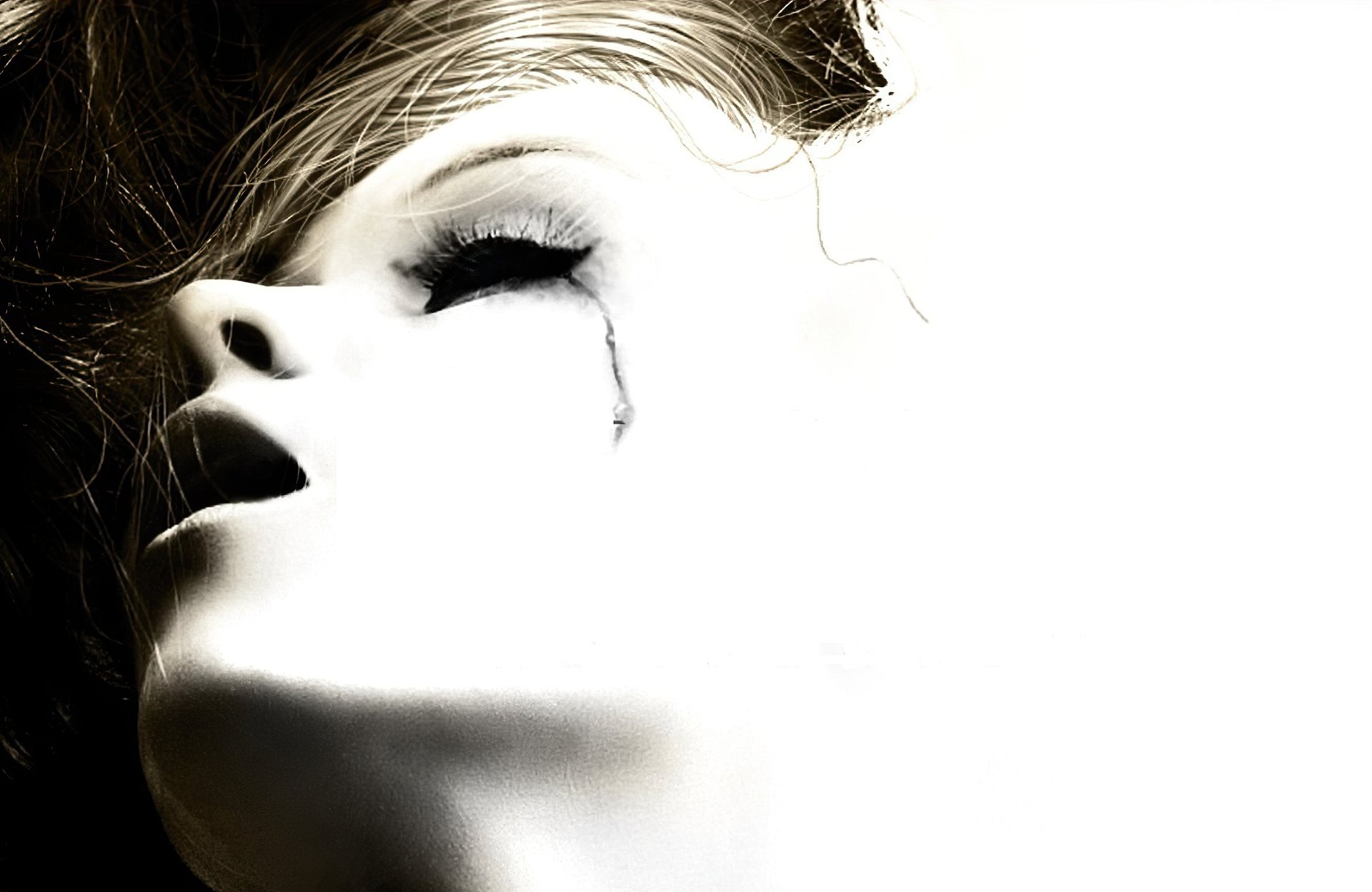 HD PC desktop wallpaper featuring a haunting close-up of a pale face with dark tears, inspired by the eerie atmosphere of the video game Silent Hill.