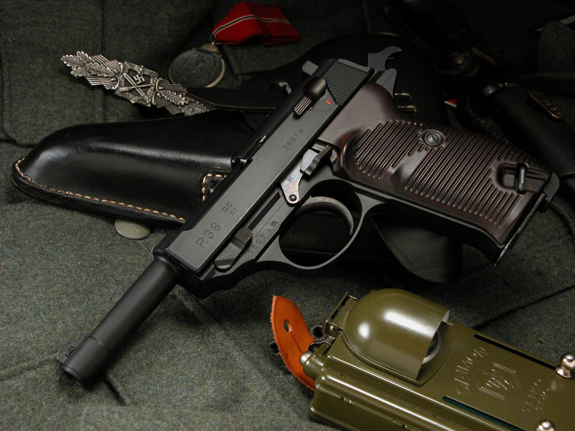 Армейские пистолеты. Walther p38 с глушителем. Walther p38 фото.