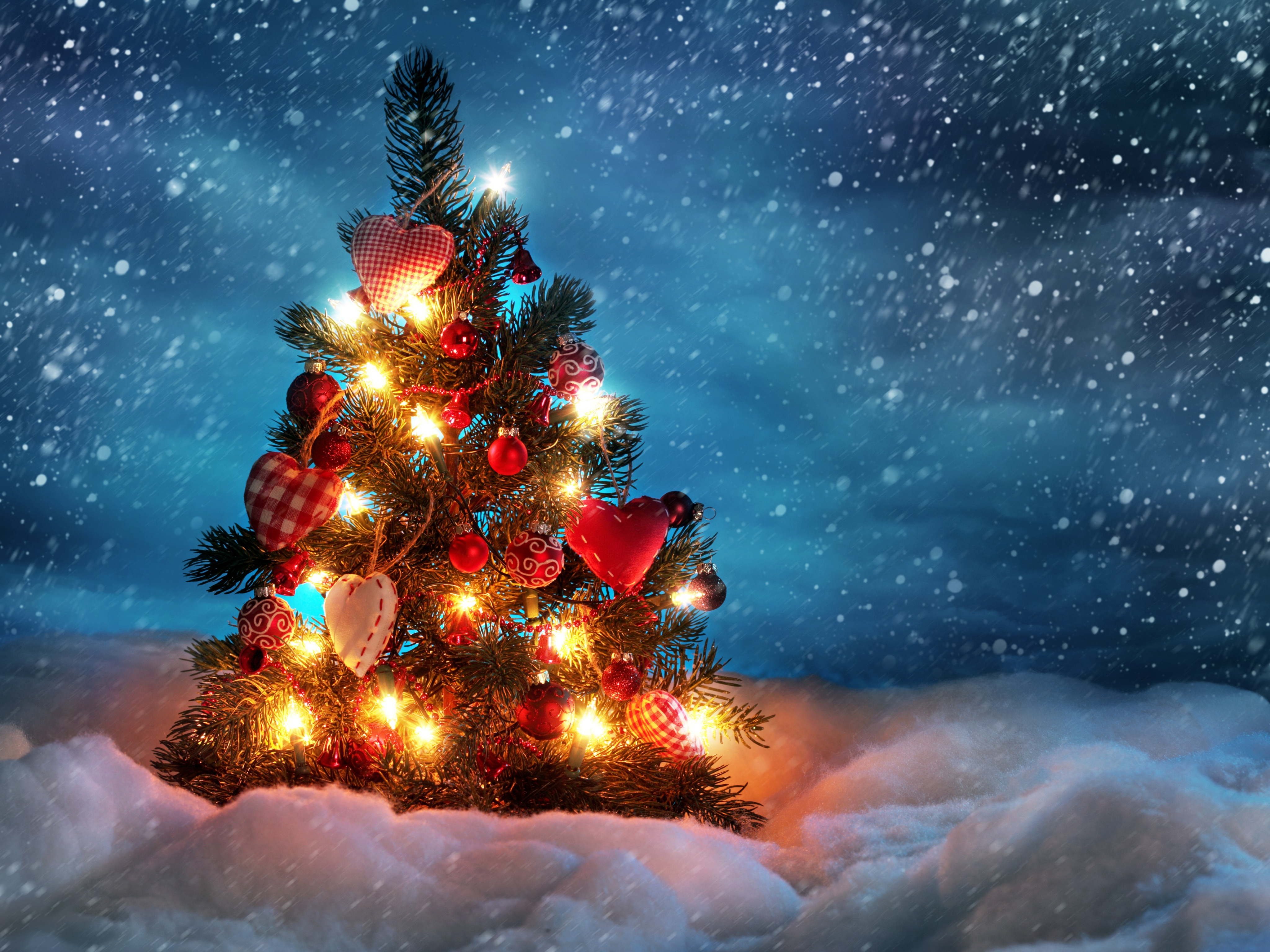 1300+ 4K Christmas Wallpapers | Background Images