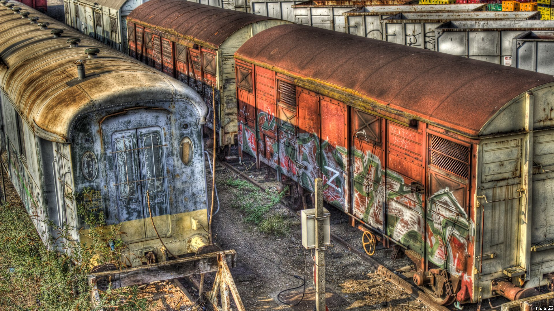 Download HDR Vehicle Train HD Wallpaper