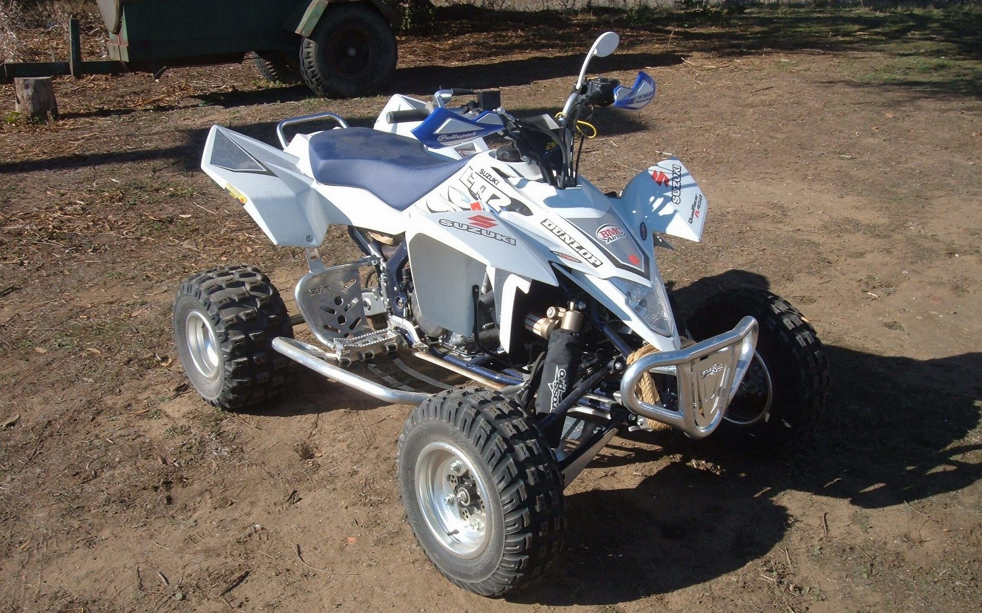 Download Vehicle Suzuki HD Wallpaper