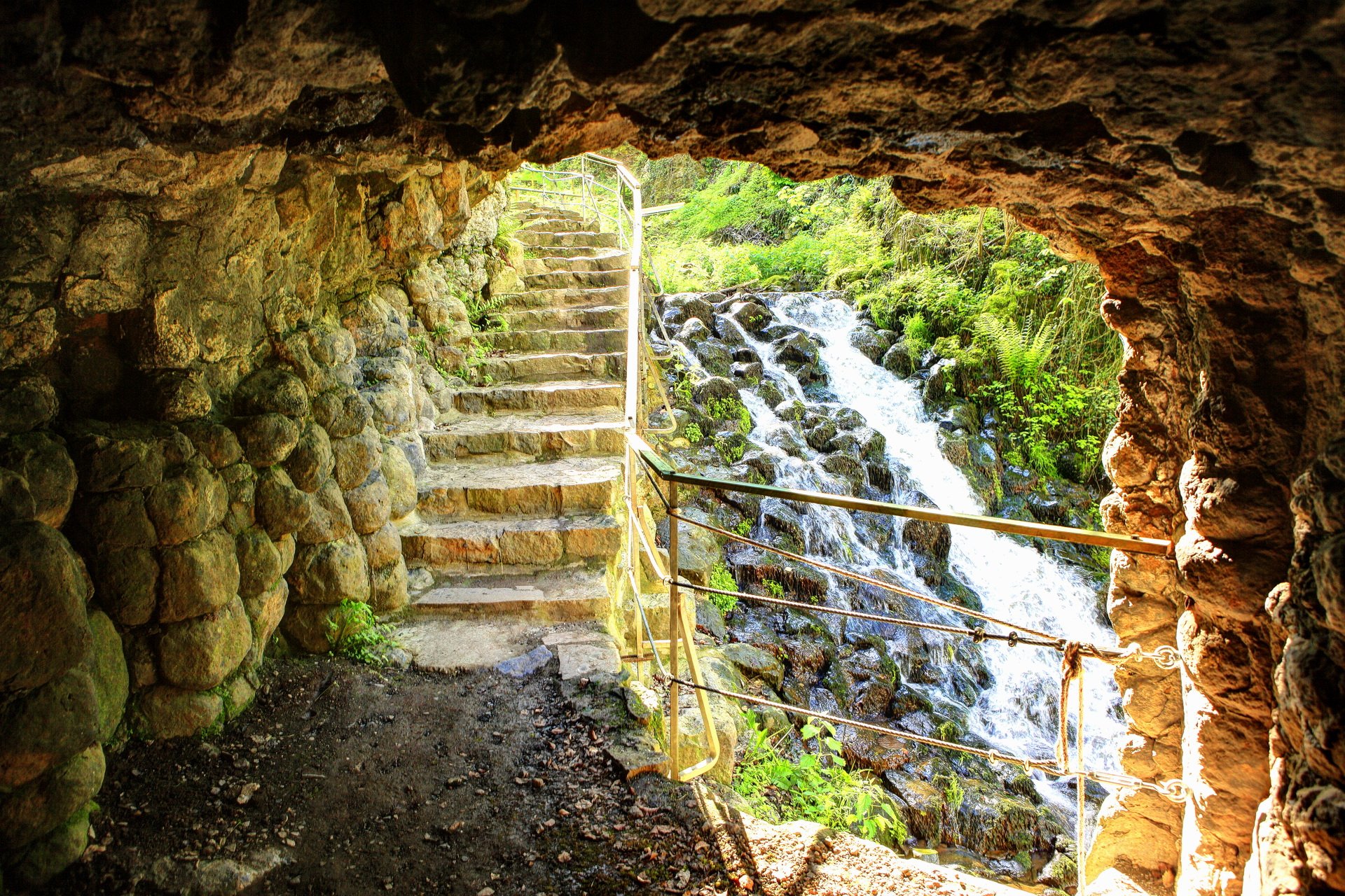 Отдельный природный объект. Грот с водопадом. Водопад в пещере. Лестница в пещере. Грот пещера.