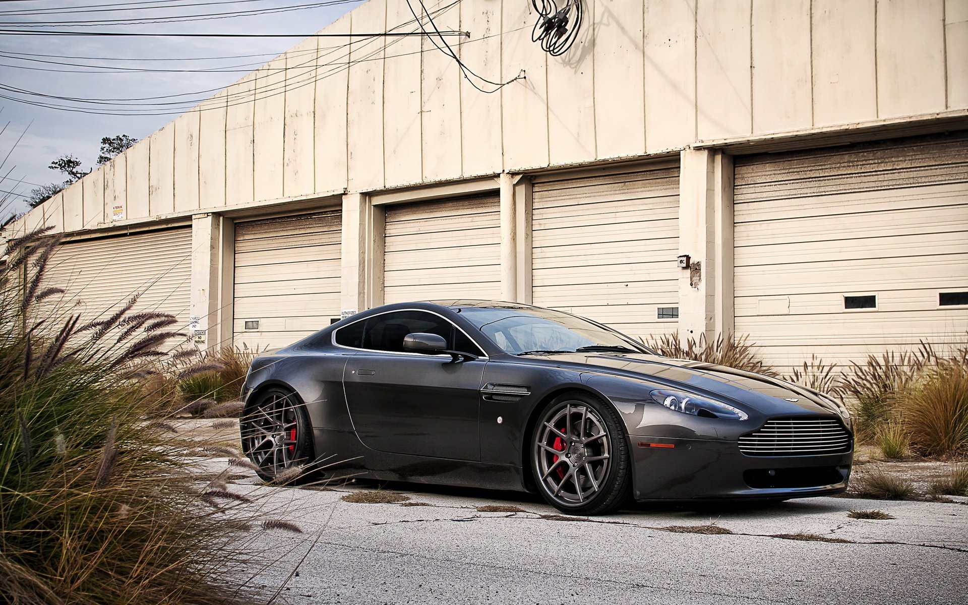 Download Vehicle Aston Martin DBS HD Wallpaper
