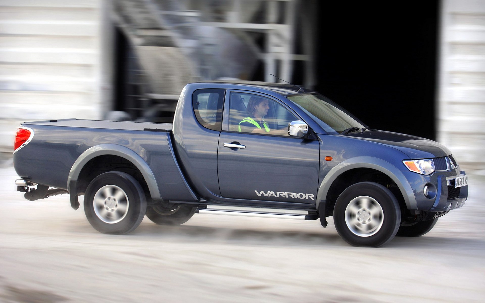 Download Vehicle Mitsubishi HD Wallpaper