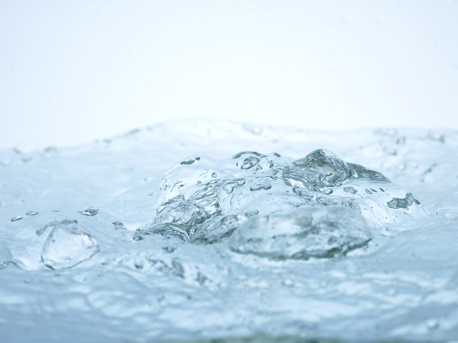 An artistic HD wallpaper showcasing the elemental beauty of water, featuring clear ripples and bubbles that evoke a sense of tranquility and fluidity.