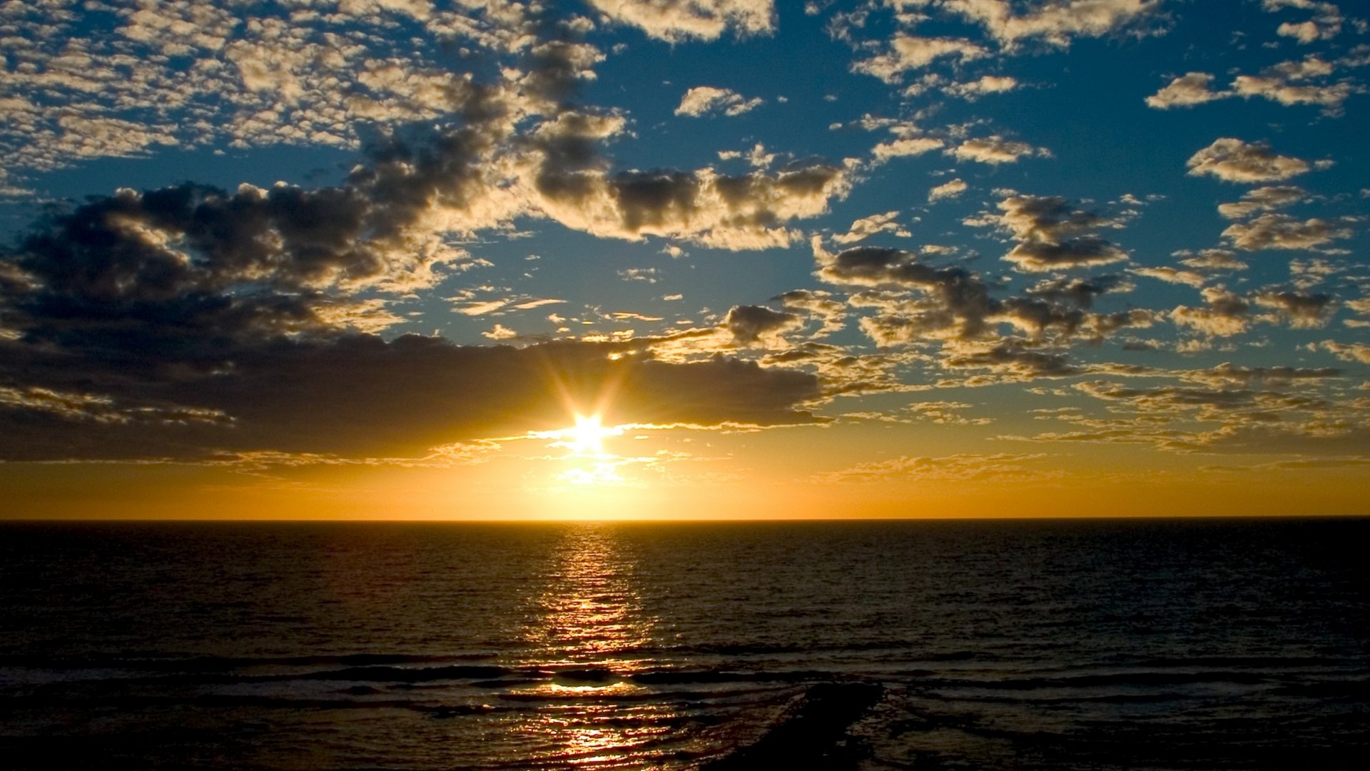 Фон Восход солнца на море