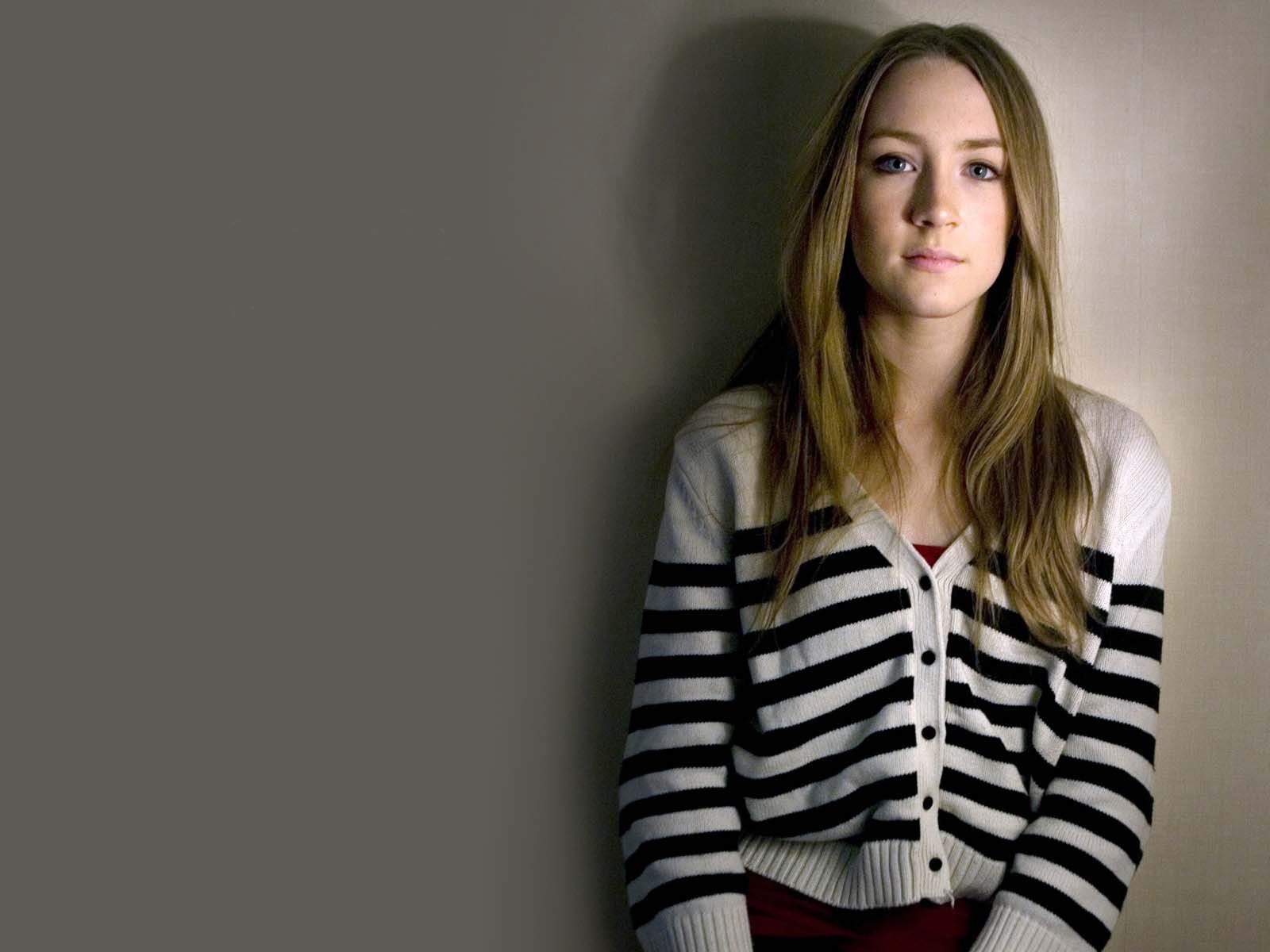 Download Celebrity Saoirse Ronan Wallpaper