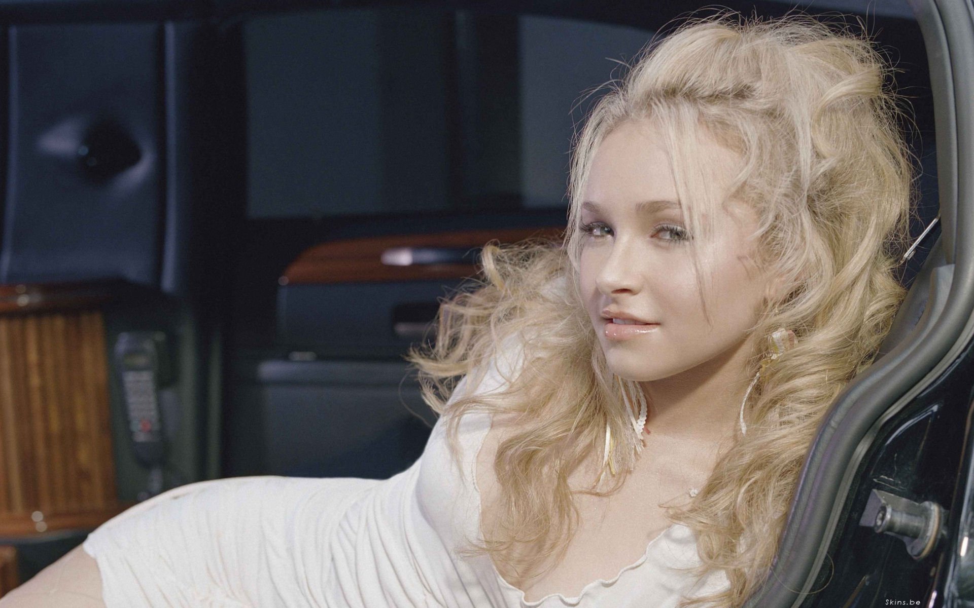 Stunning Hayden Panettiere HD Wallpaper