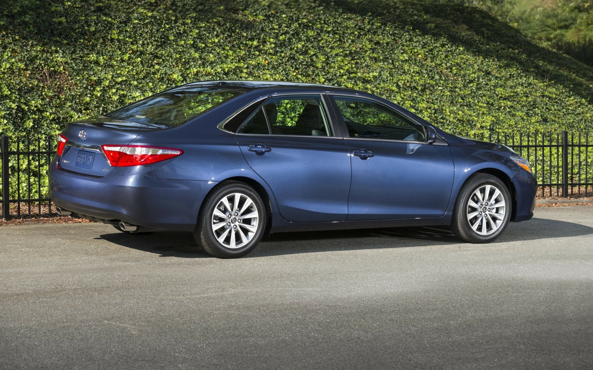 Download Blue XLE Camry Toyota Vehicle Toyota Camry XLE 4k Ultra HD Wallpaper