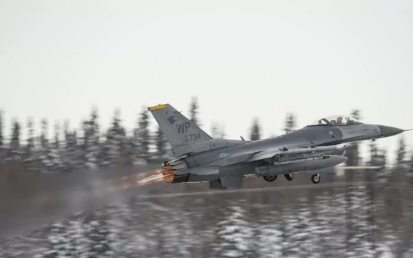 airplane military General Dynamics F-16 Fighting Falcon HD Desktop Wallpaper | Background Image