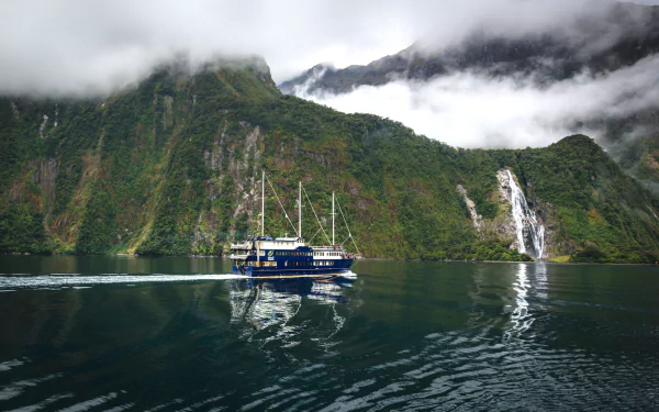  Bowen Falls, Milford Sound, Fiordland National Park New Zealand 