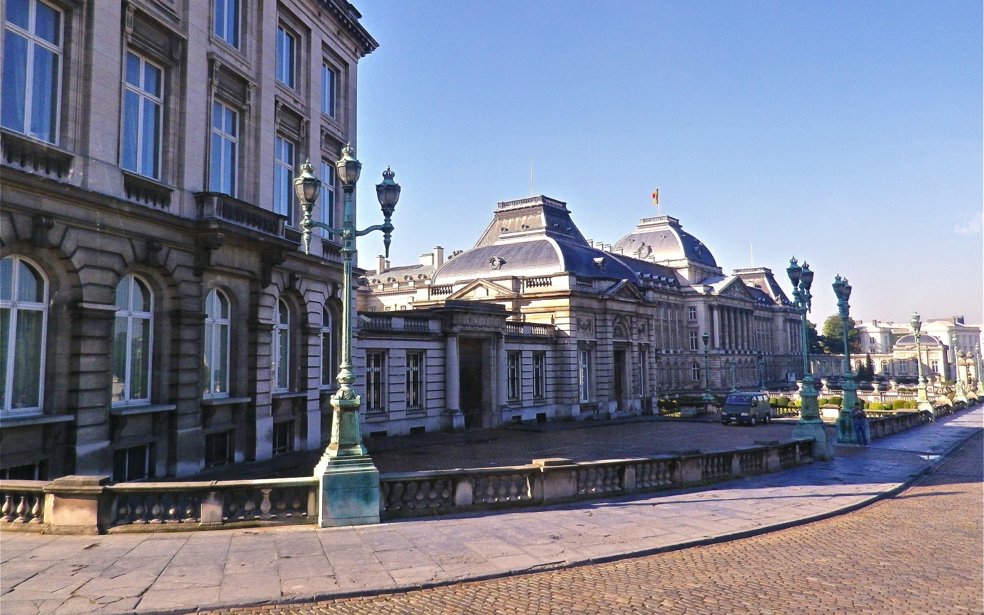 HD desktop wallpaper showcasing the man-made Royal Palace of Brussels under a clear blue sky.