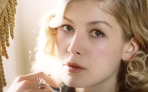 Celebrity Rosamund Pike HD Desktop Wallpaper | Background Image