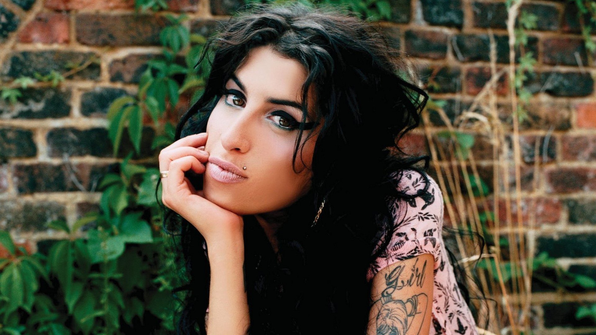 Amy Winehouse HD wallpaper