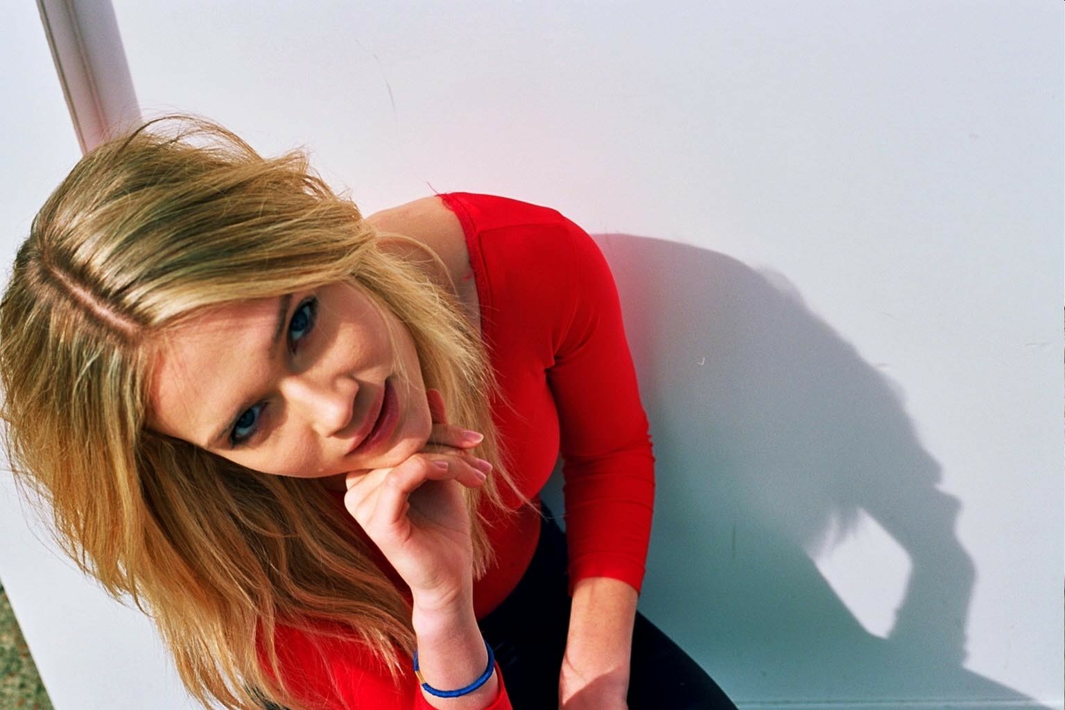 Download Florrie Woman Mood Wallpaper