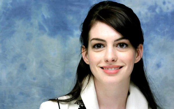 close-up smile face Celebrity Anne Hathaway HD Desktop Wallpaper | Background Image