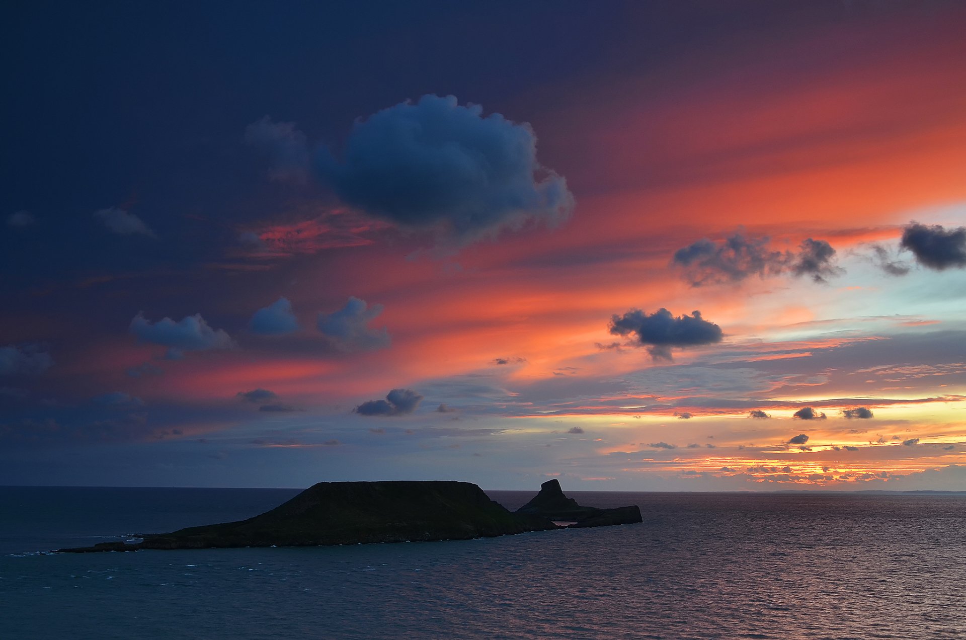 Island Dusk: HD Sunset Nature Wallpaper | 2048x1357 | Wallpaper Abyss