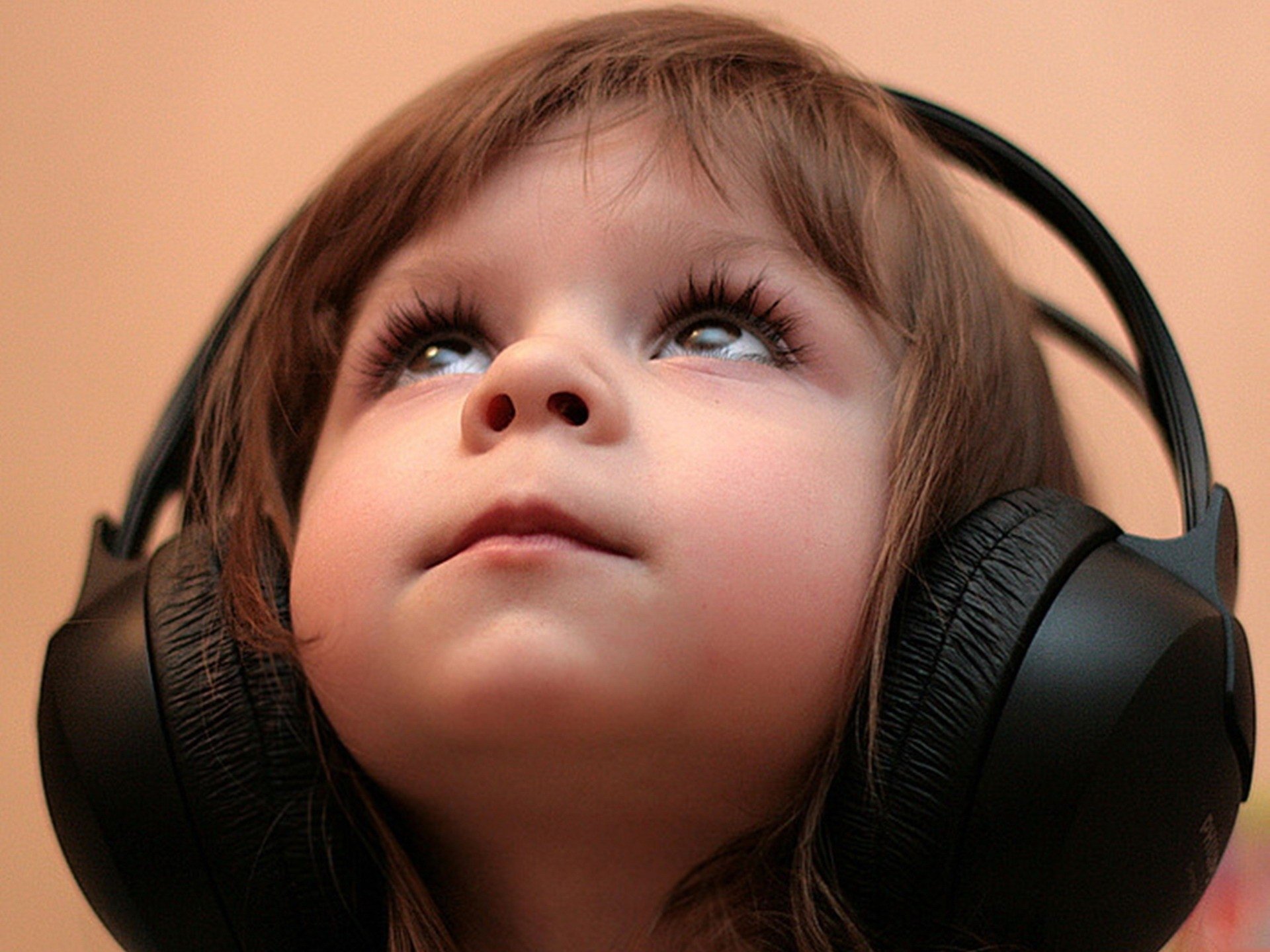 Музыка детям слушать можно