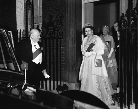 woman queen elizabeth HD Desktop Wallpaper | Background Image