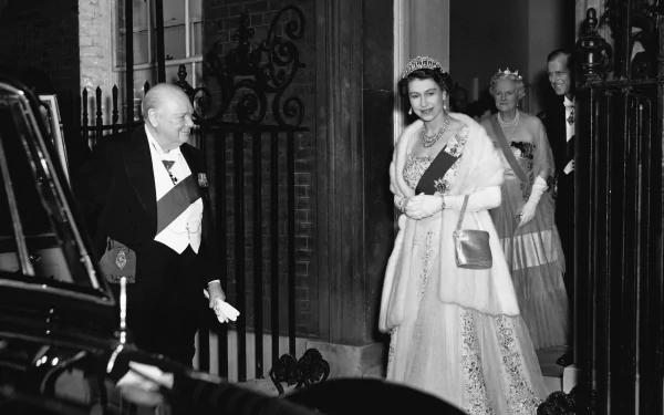 woman queen elizabeth HD Desktop Wallpaper | Background Image